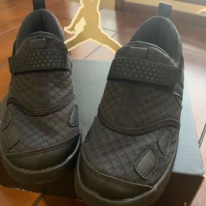 Kids SZ 13 Authentic Jordan Trunner LX BP